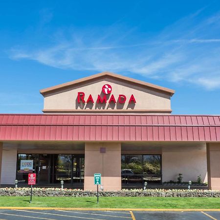 Ramada By Wyndham Medford Hotel & Conference Center Kültér fotó
