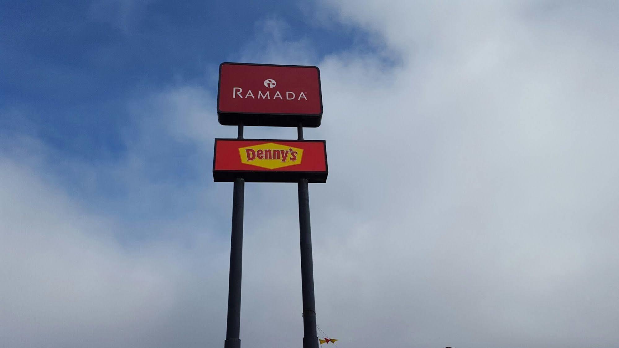 Ramada By Wyndham Medford Hotel & Conference Center Kültér fotó