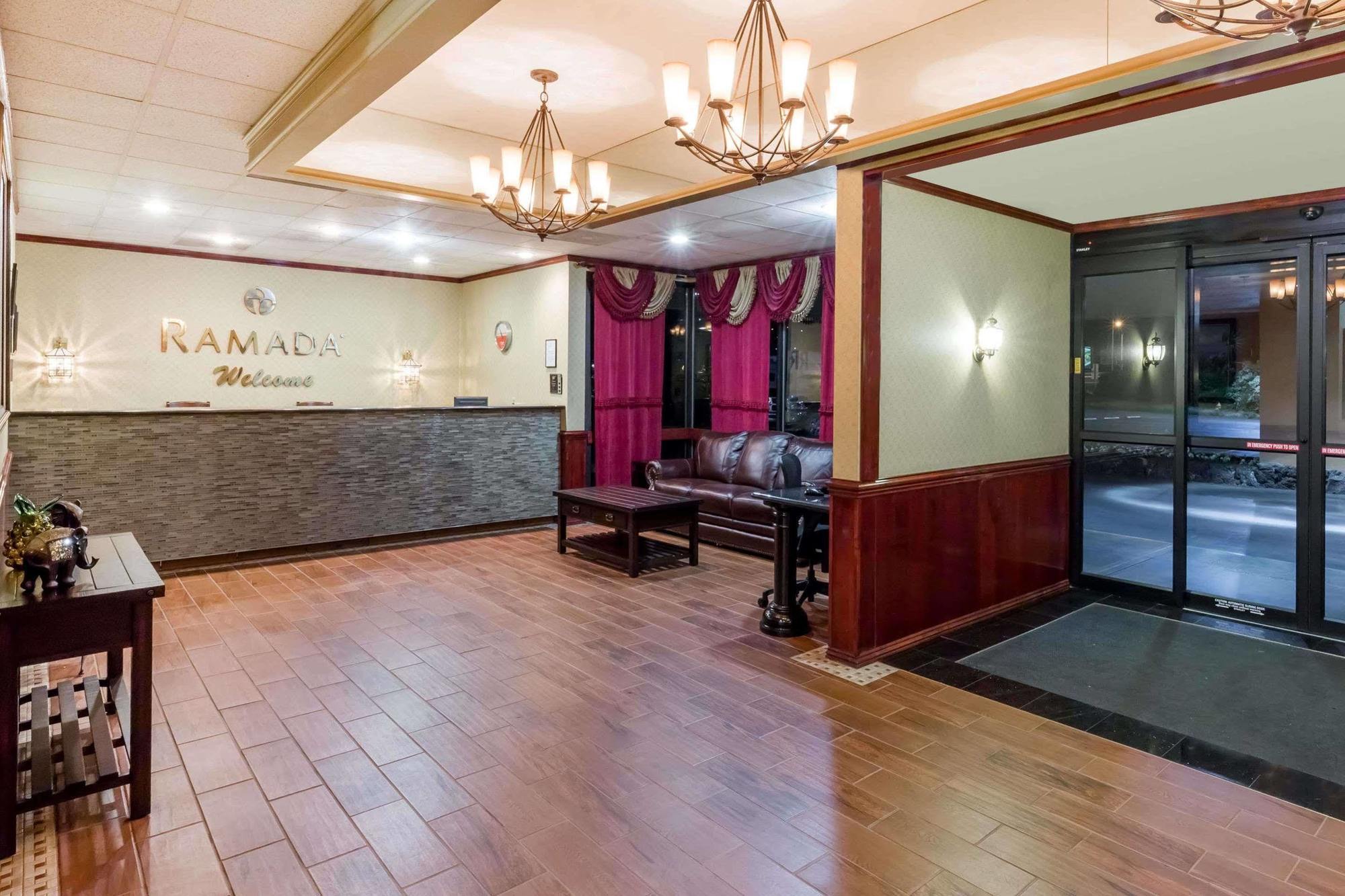 Ramada By Wyndham Medford Hotel & Conference Center Kültér fotó
