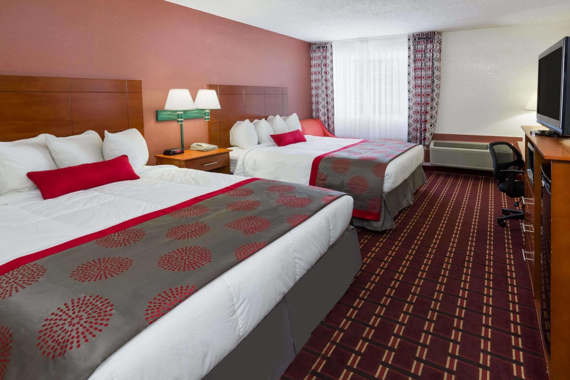 Ramada By Wyndham Medford Hotel & Conference Center Kültér fotó