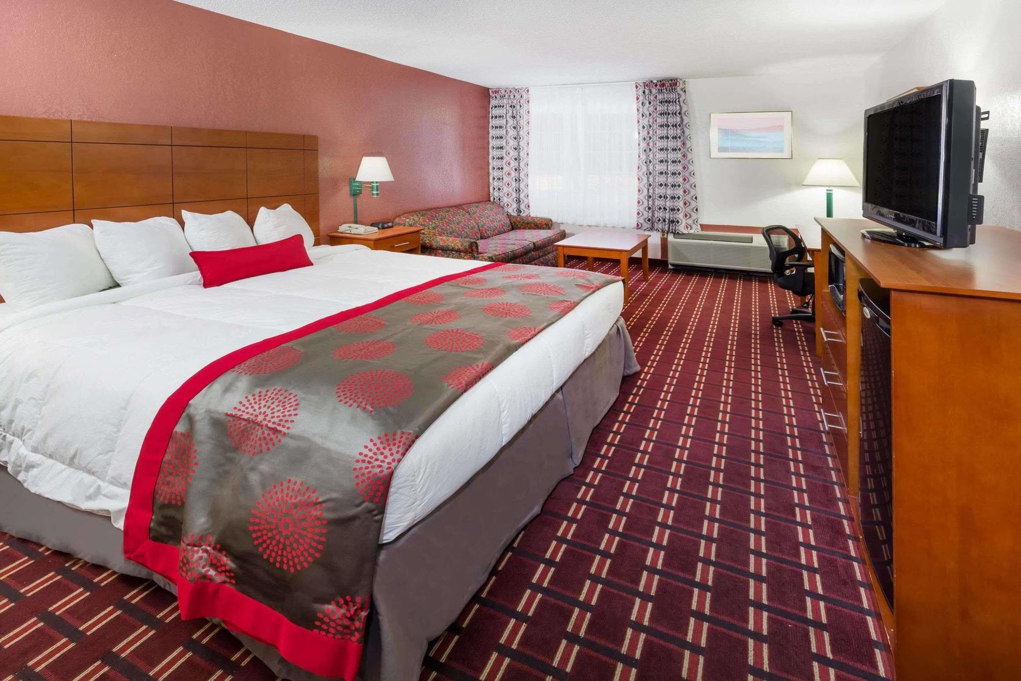 Ramada By Wyndham Medford Hotel & Conference Center Kültér fotó