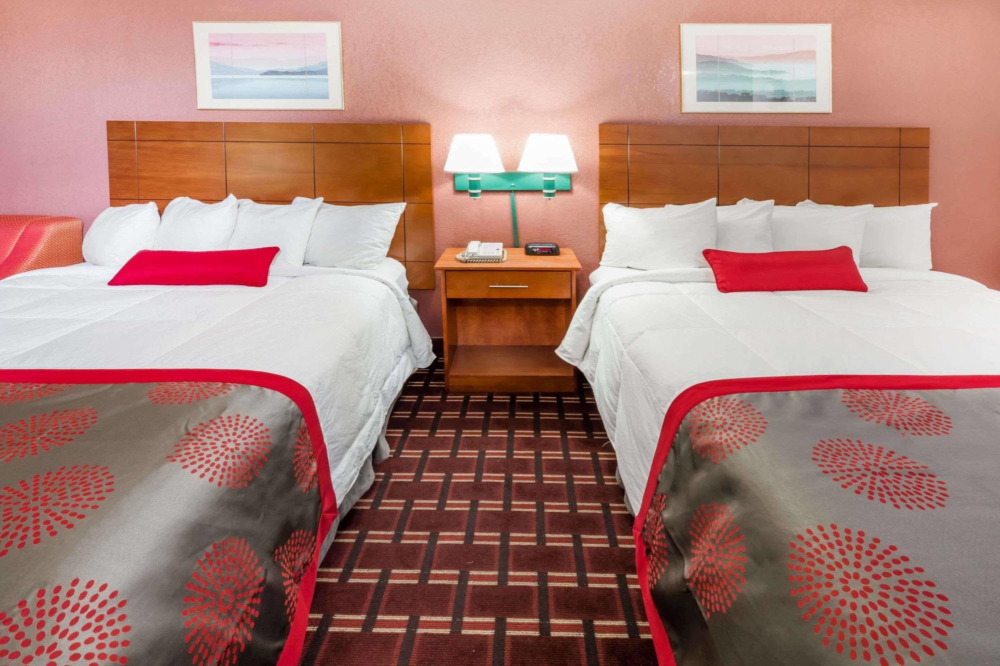 Ramada By Wyndham Medford Hotel & Conference Center Kültér fotó