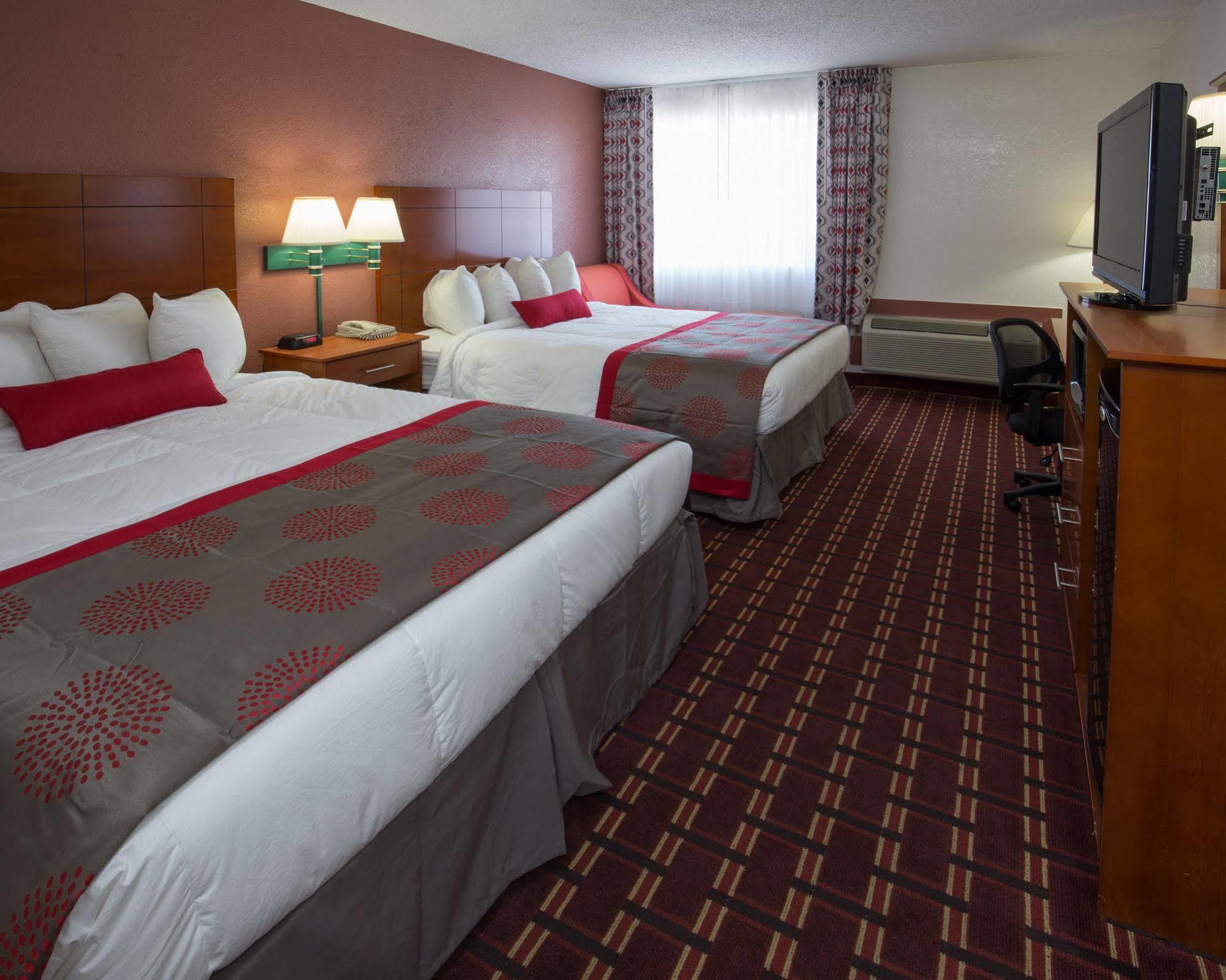 Ramada By Wyndham Medford Hotel & Conference Center Kültér fotó