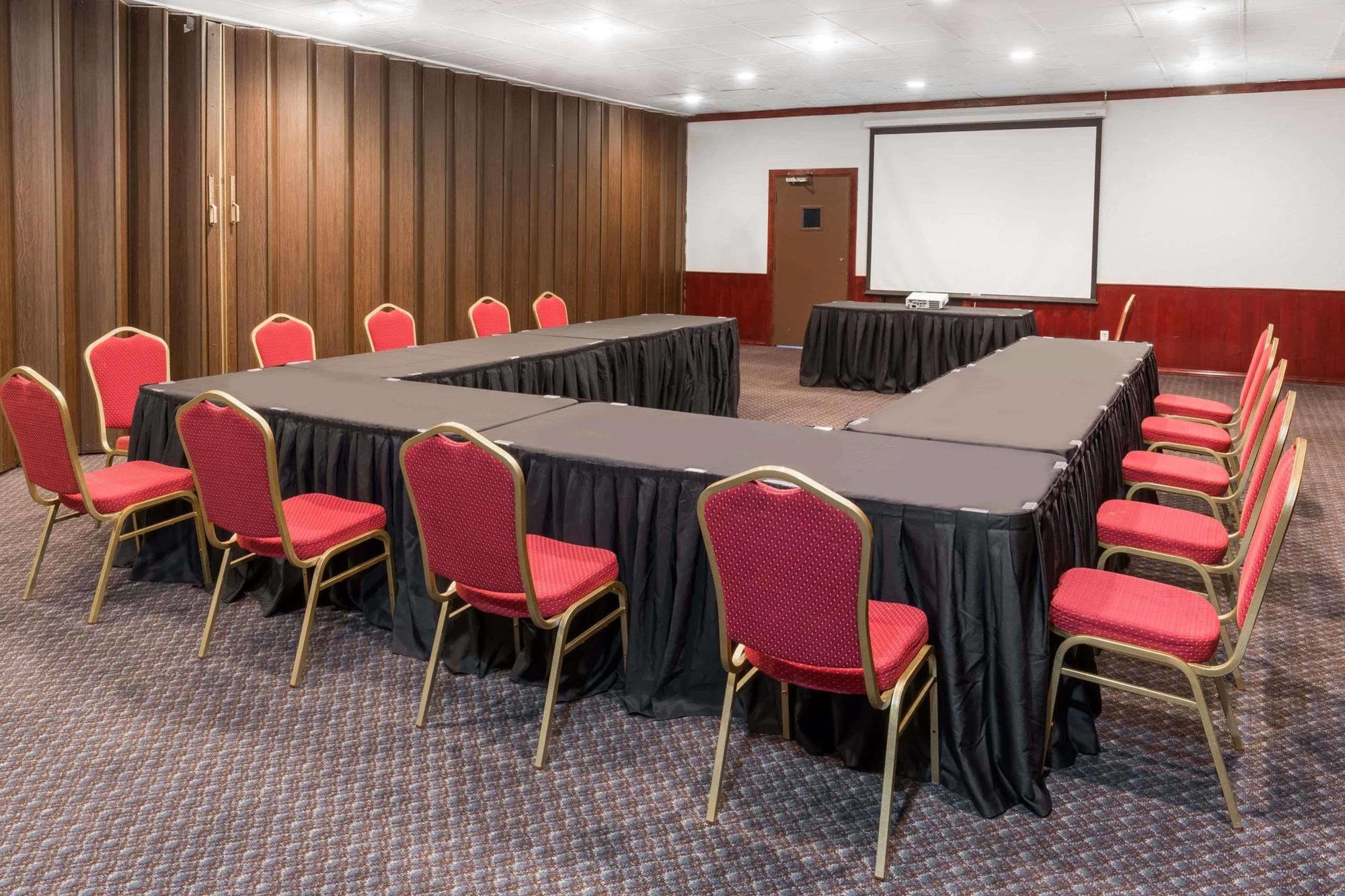 Ramada By Wyndham Medford Hotel & Conference Center Kültér fotó