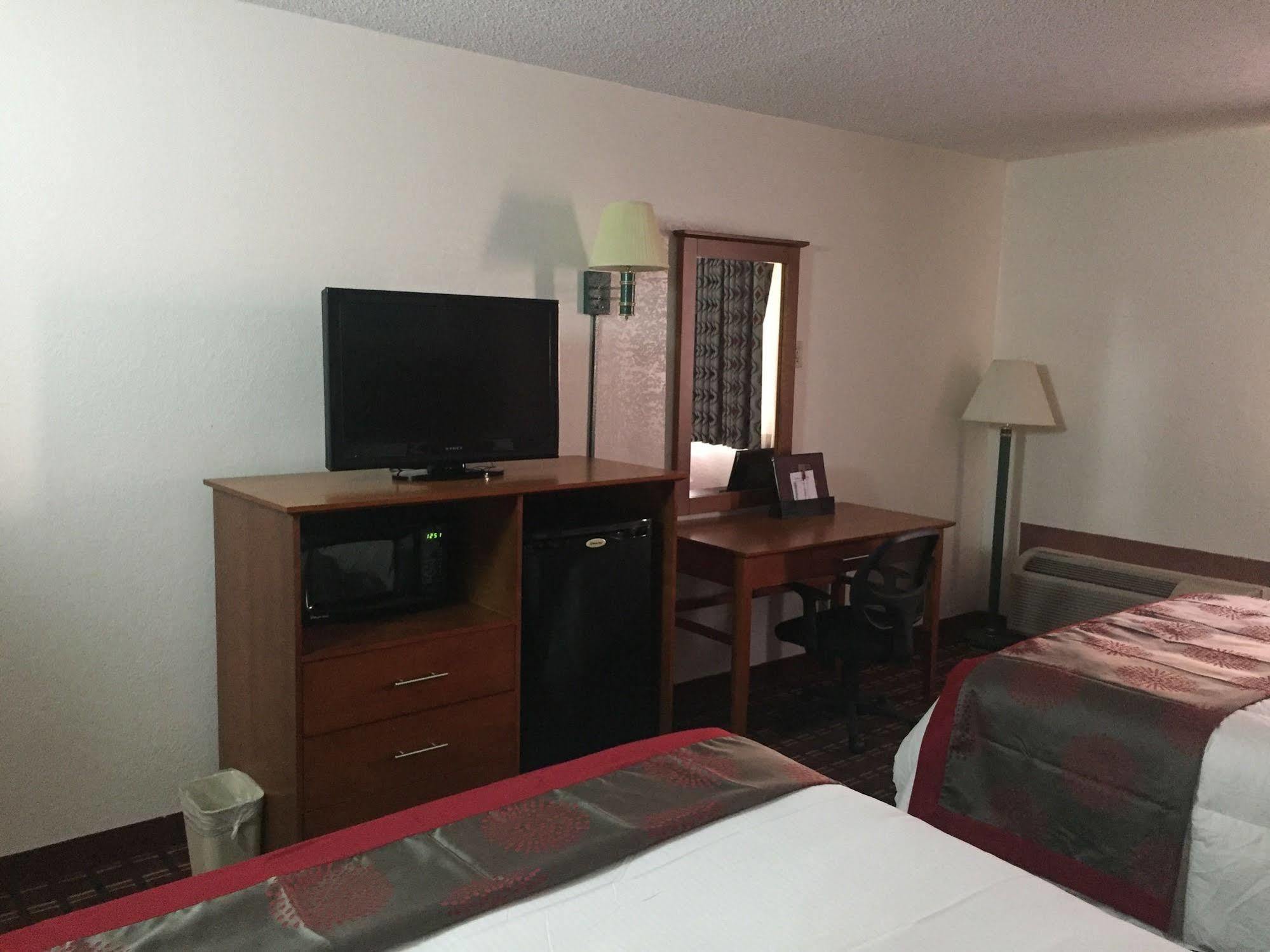 Ramada By Wyndham Medford Hotel & Conference Center Kültér fotó